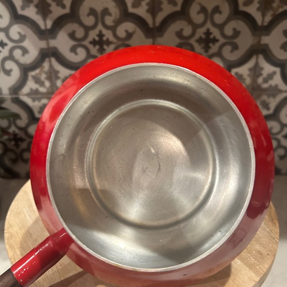 VINTAGE MID-CENTURY FONDUE POT- Enamel coated with flower design in Red - Picture 6 of 9